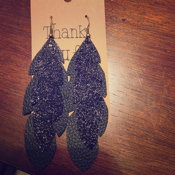 Feather earrings - Picture 1 of 2